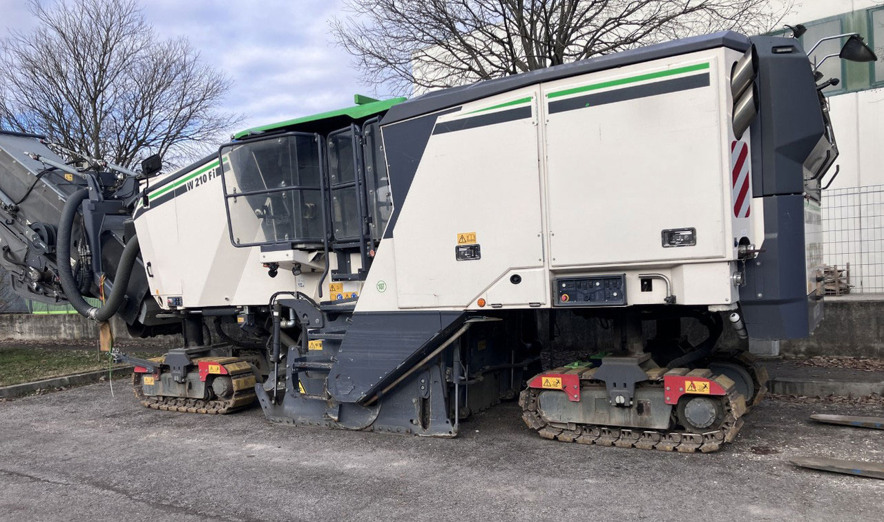 Wirtgen W 210 FI - Hladni planer: slika Wirtgen W 210 FI - Hladni planer Wirtgen W 210 FI - Hladni planer: slika Wirtgen W 210 FI - Hladni planer