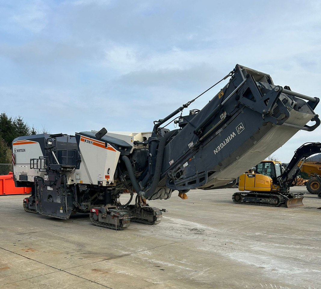 Wirtgen W 210 FI - Finišer za asfalt: slika Wirtgen W 210 FI - Finišer za asfalt Wirtgen W 210 FI - Finišer za asfalt: slika Wirtgen W 210 FI - Finišer za asfalt