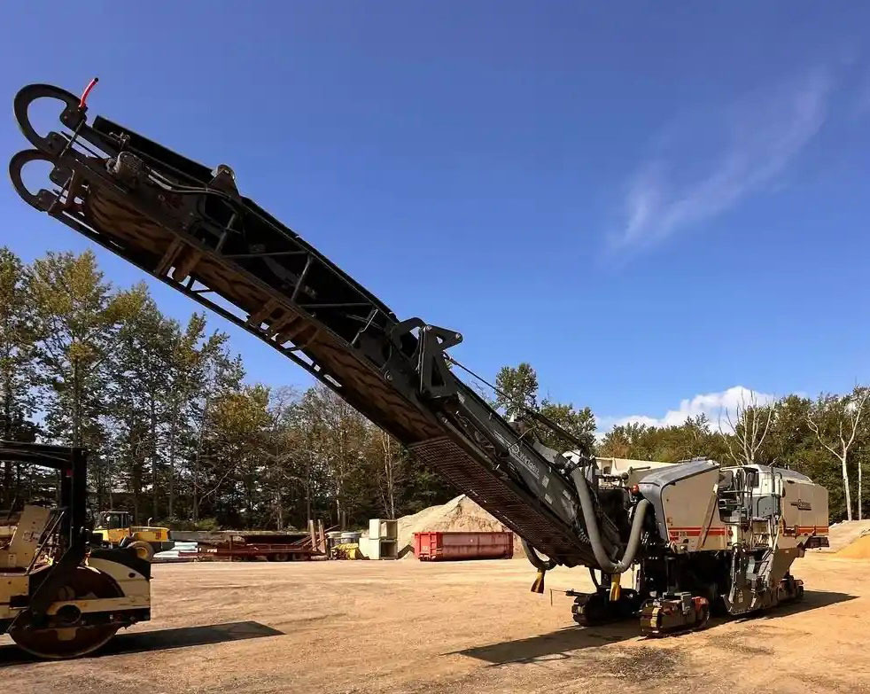 Wirtgen W 210 i - Hladni planer: slika Wirtgen W 210 i - Hladni planer Wirtgen W 210 i - Hladni planer: slika Wirtgen W 210 i - Hladni planer
