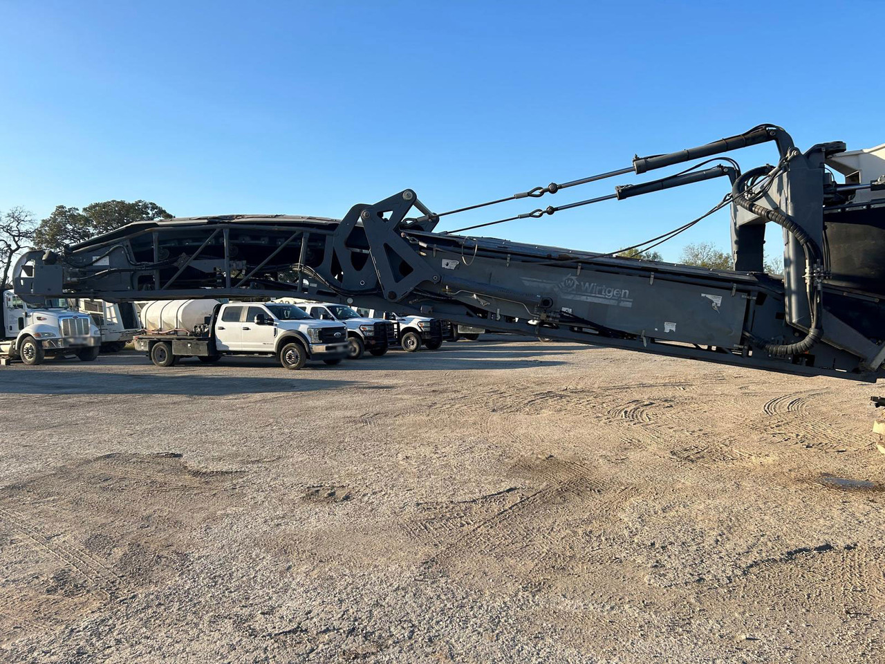 Wirtgen W 220 - Hladni planer: slika Wirtgen W 220 - Hladni planer Wirtgen W 220 - Hladni planer: slika Wirtgen W 220 - Hladni planer