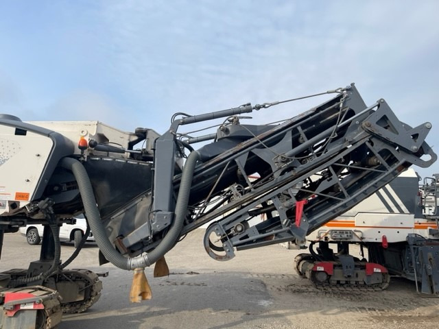 Wirtgen W 220 - Hladni planer: slika Wirtgen W 220 - Hladni planer Wirtgen W 220 - Hladni planer: slika Wirtgen W 220 - Hladni planer