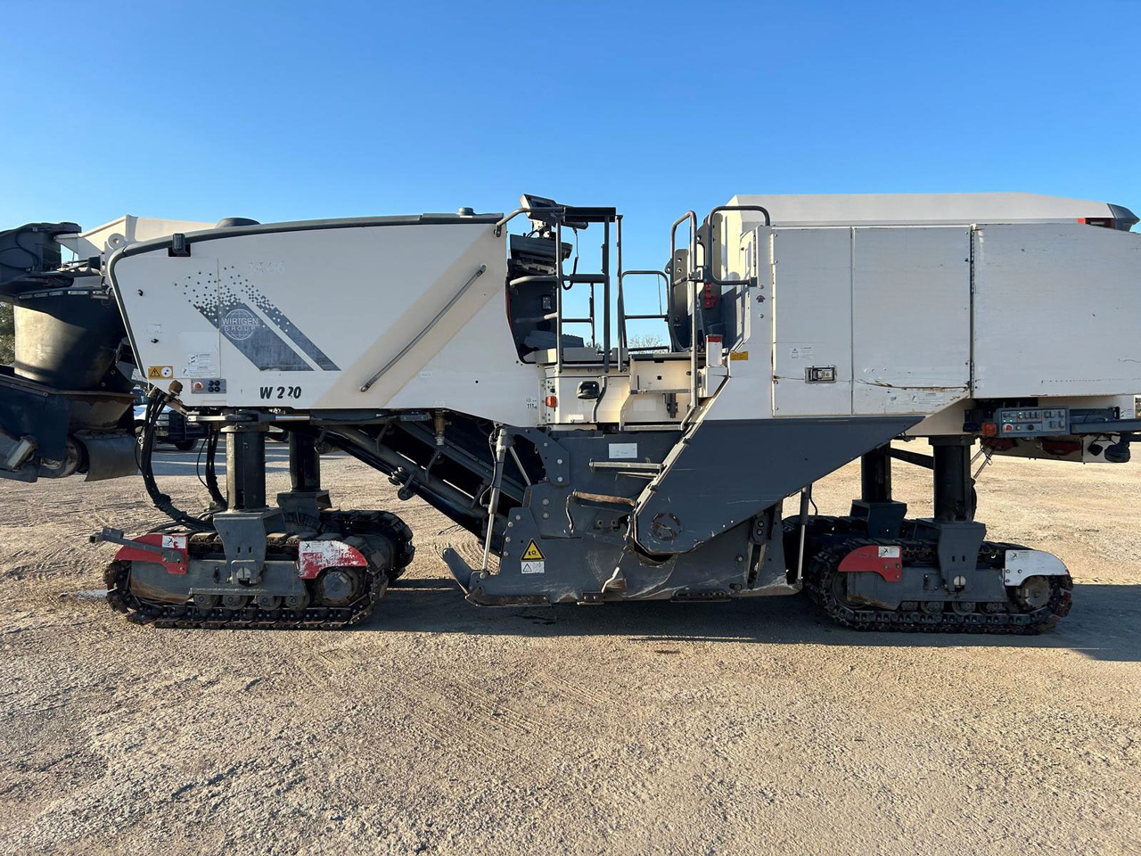 Wirtgen W 220 - Hladni planer: slika Wirtgen W 220 - Hladni planer Wirtgen W 220 - Hladni planer: slika Wirtgen W 220 - Hladni planer