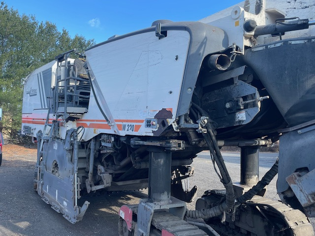 Wirtgen W 220 - Hladni planer: slika Wirtgen W 220 - Hladni planer Wirtgen W 220 - Hladni planer: slika Wirtgen W 220 - Hladni planer