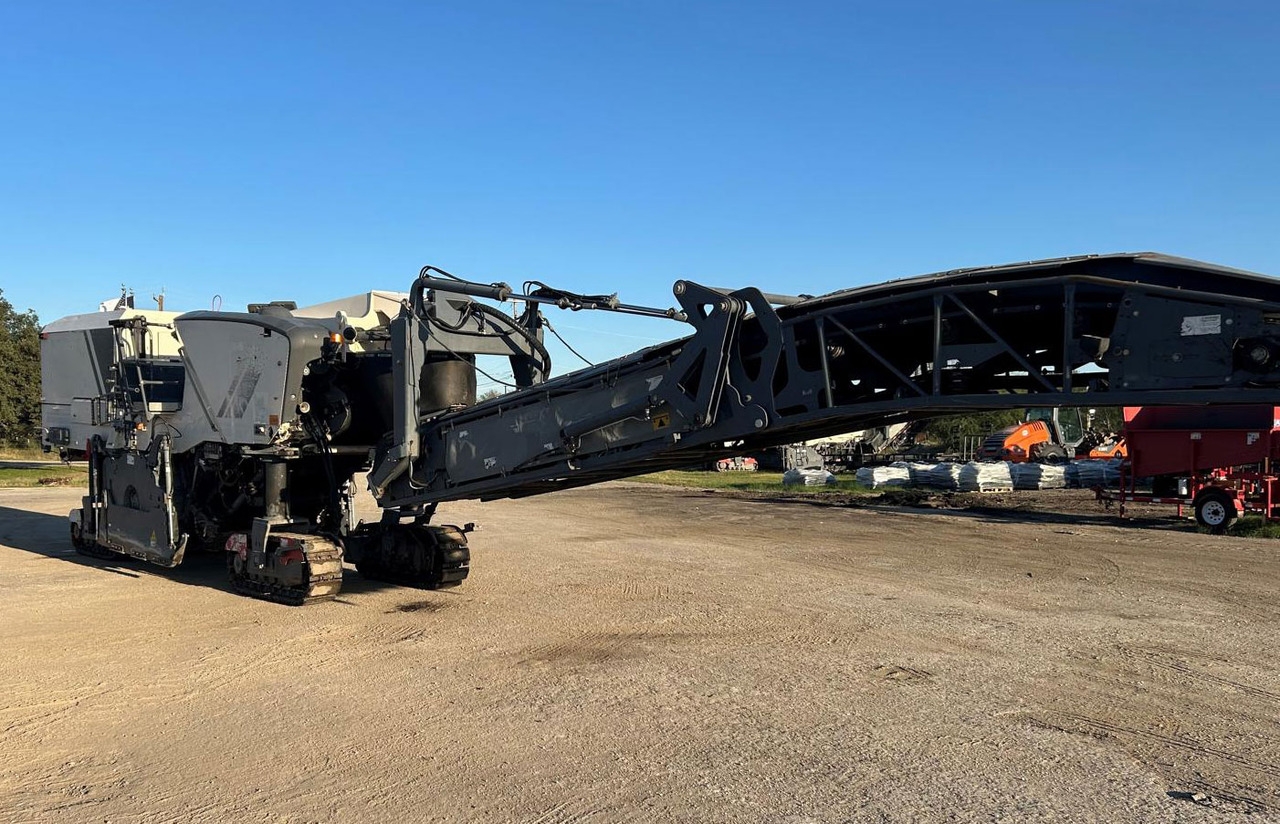 Wirtgen W 220 - Hladni planer: slika Wirtgen W 220 - Hladni planer Wirtgen W 220 - Hladni planer: slika Wirtgen W 220 - Hladni planer