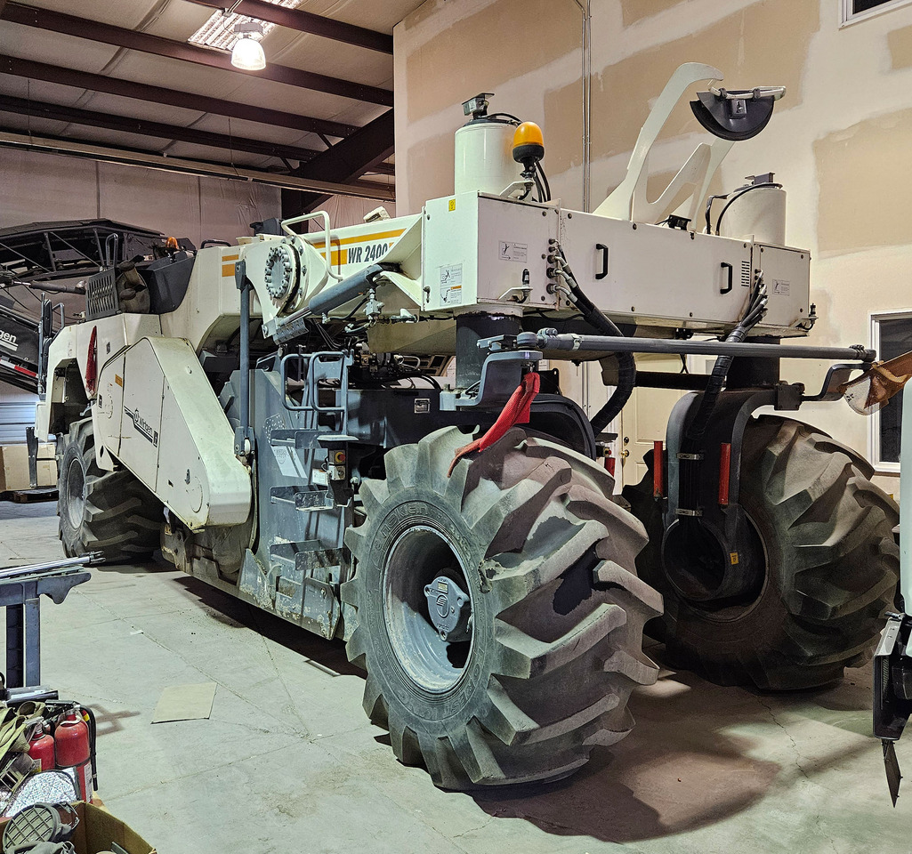 Wirtgen WR 2400 - Stabilizator tla: slika Wirtgen WR 2400 - Stabilizator tla Wirtgen WR 2400 - Stabilizator tla: slika Wirtgen WR 2400 - Stabilizator tla