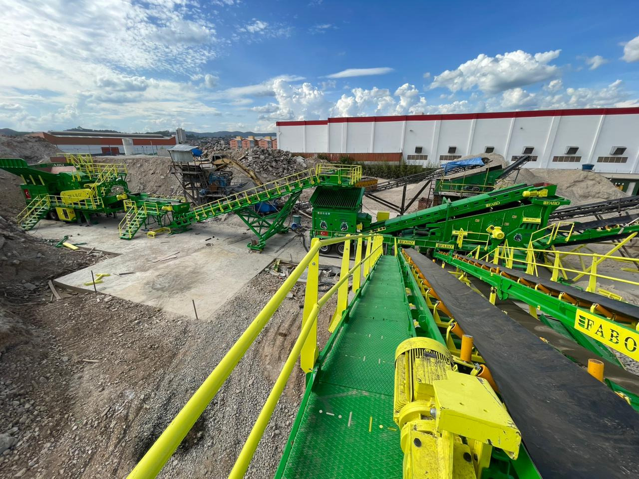 FABO Mobile crusher - Mobilna drobilica: slika FABO Mobile crusher - Mobilna drobilica FABO Mobile crusher - Mobilna drobilica: slika FABO Mobile crusher - Mobilna drobilica