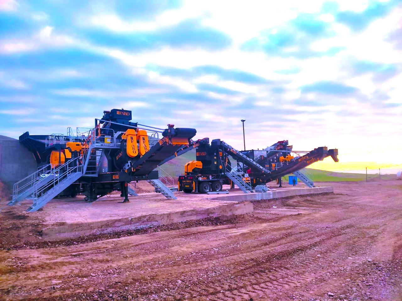 FABO Mobile crusher - Mobilna drobilica: slika FABO Mobile crusher - Mobilna drobilica FABO Mobile crusher - Mobilna drobilica: slika FABO Mobile crusher - Mobilna drobilica