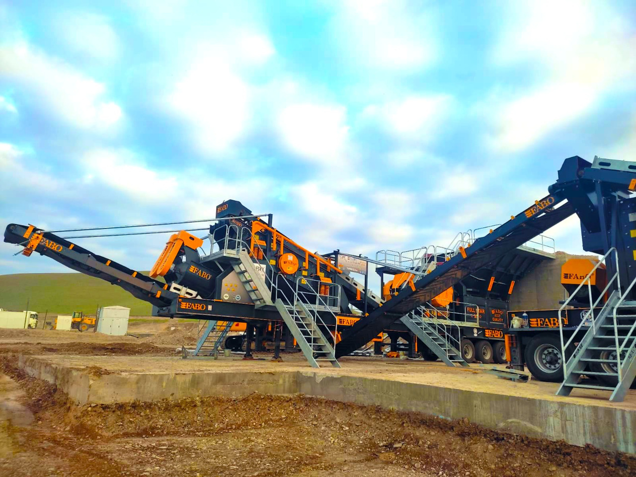 FABO Mobile crusher - Mobilna drobilica: slika FABO Mobile crusher - Mobilna drobilica FABO Mobile crusher - Mobilna drobilica: slika FABO Mobile crusher - Mobilna drobilica