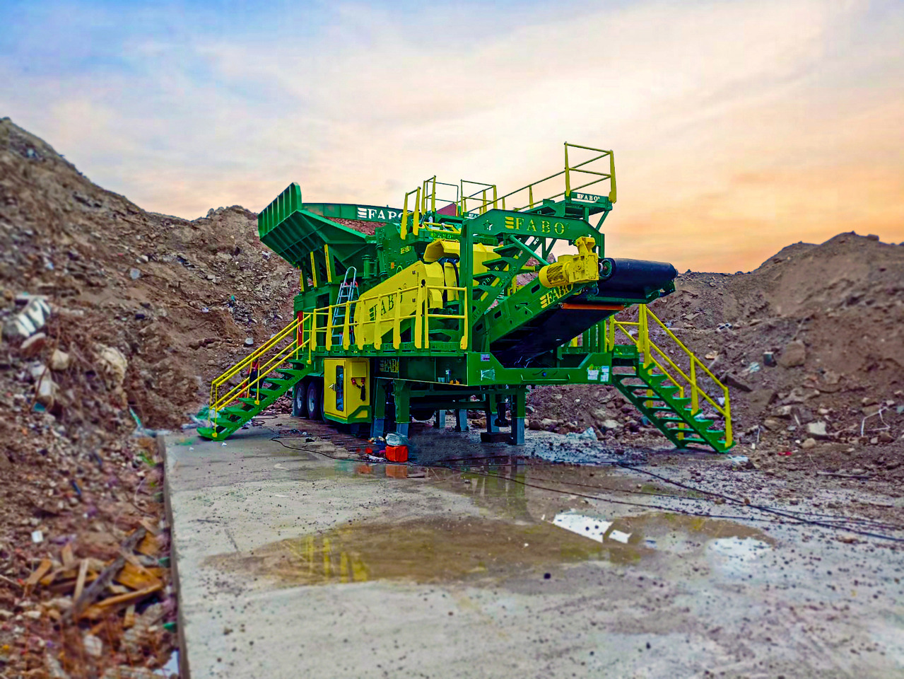 FABO Mobile crusher - Mobilna drobilica: slika FABO Mobile crusher - Mobilna drobilica FABO Mobile crusher - Mobilna drobilica: slika FABO Mobile crusher - Mobilna drobilica