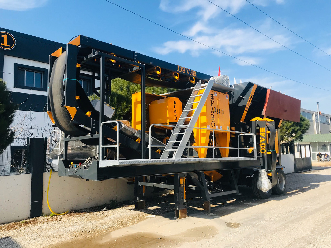 FABO mobile jaw crusher - Čeljusna drobilica: slika FABO mobile jaw crusher - Čeljusna drobilica FABO mobile jaw crusher - Čeljusna drobilica: slika FABO mobile jaw crusher - Čeljusna drobilica