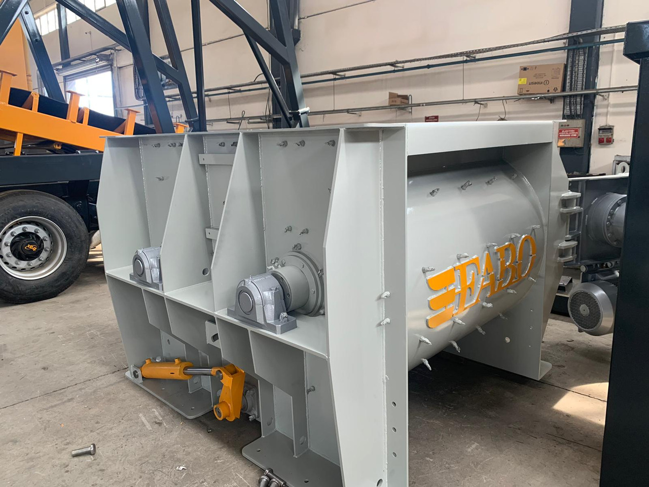FABO twin shaft mixer - Mješalica za beton: slika FABO twin shaft mixer - Mješalica za beton FABO twin shaft mixer - Mješalica za beton: slika FABO twin shaft mixer - Mješalica za beton
