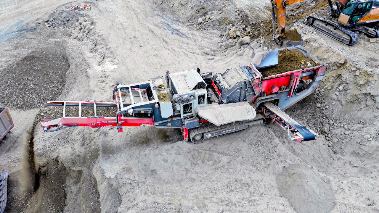 SANDVIK Mobile crusher - Mobilna drobilica: slika SANDVIK Mobile crusher - Mobilna drobilica SANDVIK Mobile crusher - Mobilna drobilica: slika SANDVIK Mobile crusher - Mobilna drobilica
