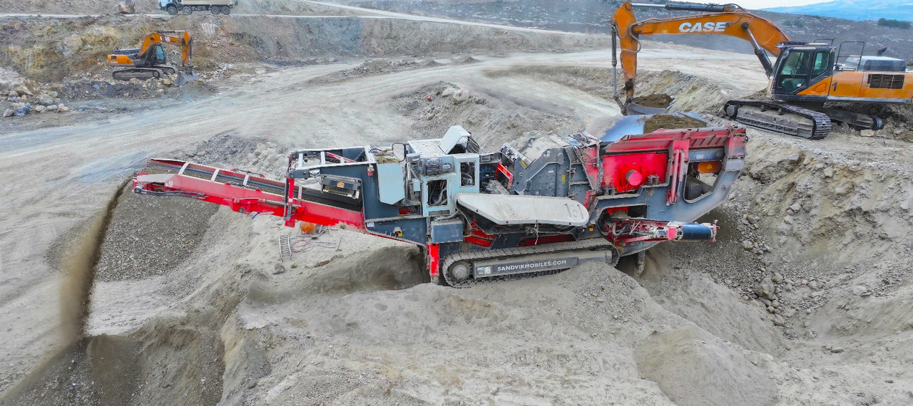 SANDVIK Mobile crusher - Mobilna drobilica: slika SANDVIK Mobile crusher - Mobilna drobilica SANDVIK Mobile crusher - Mobilna drobilica: slika SANDVIK Mobile crusher - Mobilna drobilica