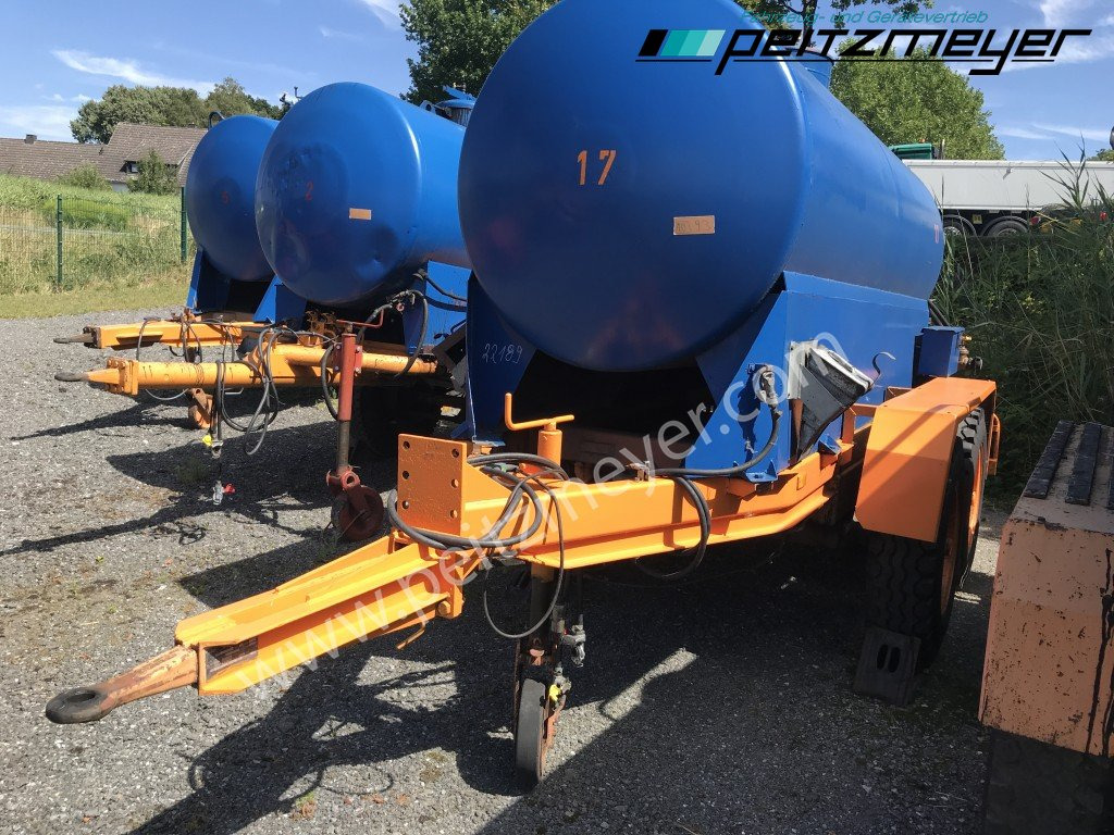 BATHE TANDEMANHÄNGER Bitum / Teerkocher 3,5 m³ Hatz DIesel 1 D 81 C - Šprica za emulziju: slika BATHE TANDEMANHÄNGER Bitum / Teerkocher 3,5 m³ Hatz DIesel 1 D 81 C - Šprica za emulziju BATHE TANDEMANHÄNGER Bitum / Teerkocher 3,5 m³ Hatz DIesel 1 D 81 C - Šprica za emulziju: slika BATHE TANDEMANHÄNGER Bitum / Teerkocher 3,5 m³ Hatz DIesel 1 D 81 C - Šprica za emulziju