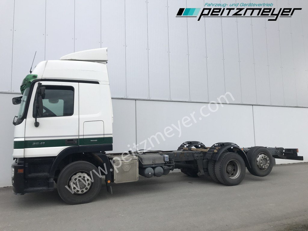 Kamion-šasija MERCEDES-BENZ Actros 2541 L Fahrgestell, 3 Pedale, MP2, Klima Blatt/Luft: slika Kamion-šasija MERCEDES-BENZ Actros 2541 L Fahrgestell, 3 Pedale, MP2, Klima Blatt/Luft