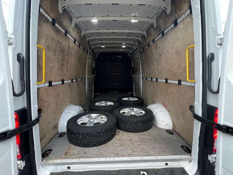 Volkswagen Crafter 4MOTION - Furgon: slika Volkswagen Crafter 4MOTION - Furgon Volkswagen Crafter 4MOTION - Furgon: slika Volkswagen Crafter 4MOTION - Furgon