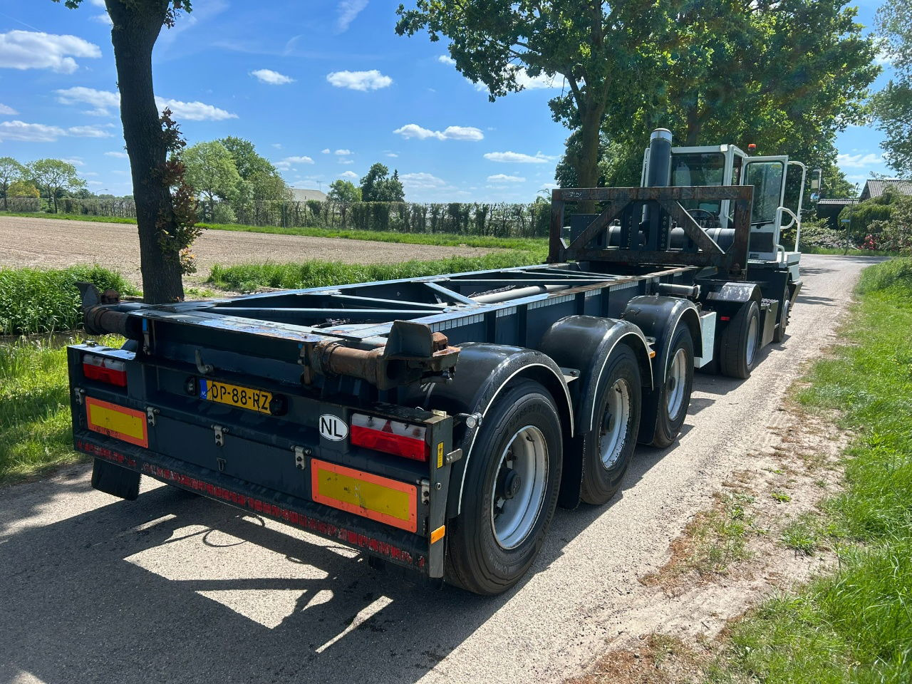 Van Hool 20 ft tipping / elect. 24 v / Tuf 3-2026 / Tyres 70 / Only 49500 km / t - Transporter kontejnera/ Poluprikolica s izmjenjivim sanducima: slika Van Hool 20 ft tipping / elect. 24 v / Tuf 3-2026 / Tyres 70 / Only 49500 km / t - Transporter kontejnera/ Poluprikolica s izmjenjivim sanducima Van Hool 20 ft tipping / elect. 24 v / Tuf 3-2026 / Tyres 70 / Only 49500 km / t - Transporter kontejnera/ Poluprikolica s izmjenjivim sanducima: slika Van Hool 20 ft tipping / elect. 24 v / Tuf 3-2026 / Tyres 70 / Only 49500 km / t - Transporter kontejnera/ Poluprikolica s izmjenjivim sanducima