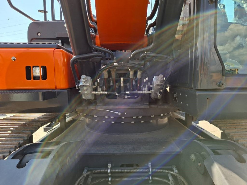 Develon DX225LC-7 - Bager gusjeničar: slika Develon DX225LC-7 - Bager gusjeničar Develon DX225LC-7 - Bager gusjeničar: slika Develon DX225LC-7 - Bager gusjeničar