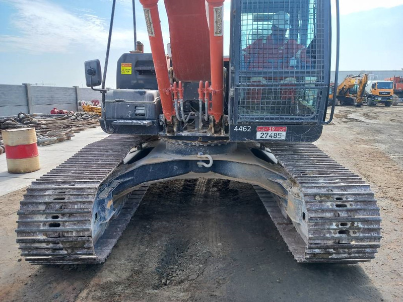 Bager gusjeničar Hitachi ZX220LC (Abu Dhabi): slika Bager gusjeničar Hitachi ZX220LC (Abu Dhabi)