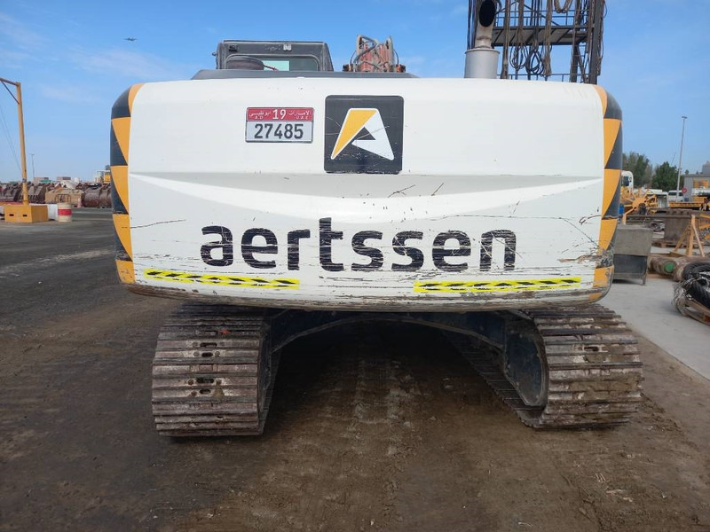 Bager gusjeničar Hitachi ZX220LC (Abu Dhabi): slika Bager gusjeničar Hitachi ZX220LC (Abu Dhabi)