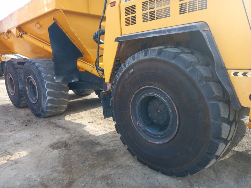 Zglobni istovarivač Komatsu HM400-3R (4 pcs available in Abu Dhabi): slika Zglobni istovarivač Komatsu HM400-3R (4 pcs available in Abu Dhabi)