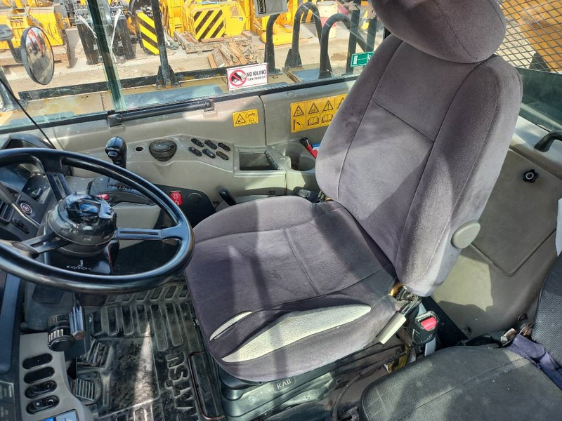 Zglobni istovarivač Komatsu HM400-3R (4 pcs available in Abu Dhabi): slika Zglobni istovarivač Komatsu HM400-3R (4 pcs available in Abu Dhabi)