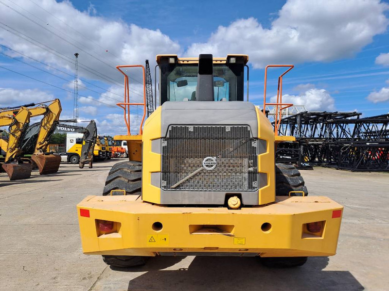 Volvo L 105 - Utovarivač na kotačima: slika Volvo L 105 - Utovarivač na kotačima Volvo L 105 - Utovarivač na kotačima: slika Volvo L 105 - Utovarivač na kotačima