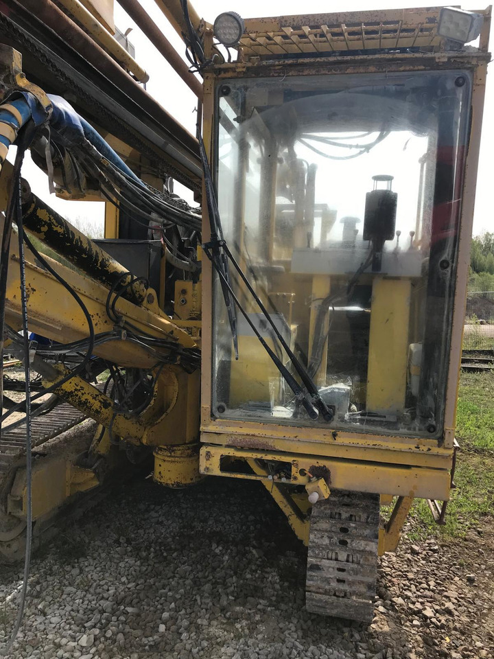 Atlas Copco ROC 860 HC-3 - Platforma za bušenje: slika Atlas Copco ROC 860 HC-3 - Platforma za bušenje Atlas Copco ROC 860 HC-3 - Platforma za bušenje: slika Atlas Copco ROC 860 HC-3 - Platforma za bušenje