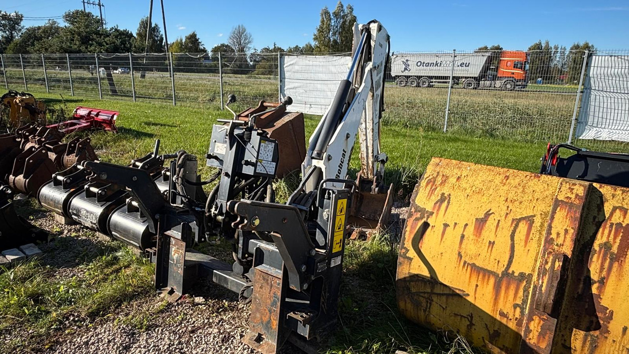 BOBCAT R30S Backhoe Attachment, excavation arm. - Mini utovarivač: slika BOBCAT R30S Backhoe Attachment, excavation arm. - Mini utovarivač BOBCAT R30S Backhoe Attachment, excavation arm. - Mini utovarivač: slika BOBCAT R30S Backhoe Attachment, excavation arm. - Mini utovarivač