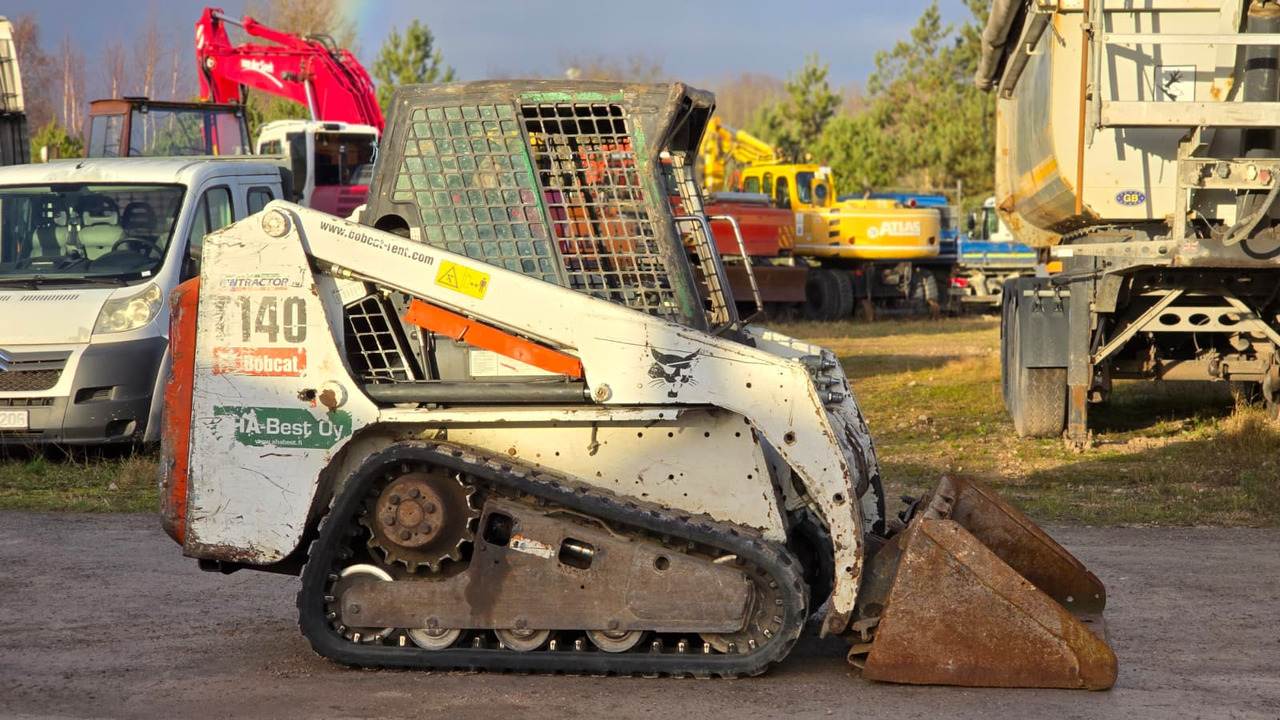 BOBCAT T140 - Kompaktni utovarivač gusjeničar: slika BOBCAT T140 - Kompaktni utovarivač gusjeničar BOBCAT T140 - Kompaktni utovarivač gusjeničar: slika BOBCAT T140 - Kompaktni utovarivač gusjeničar