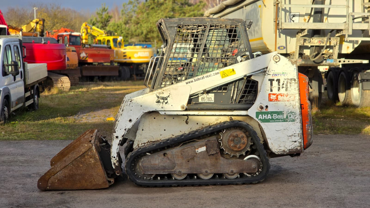 BOBCAT T140 - Kompaktni utovarivač gusjeničar: slika BOBCAT T140 - Kompaktni utovarivač gusjeničar BOBCAT T140 - Kompaktni utovarivač gusjeničar: slika BOBCAT T140 - Kompaktni utovarivač gusjeničar