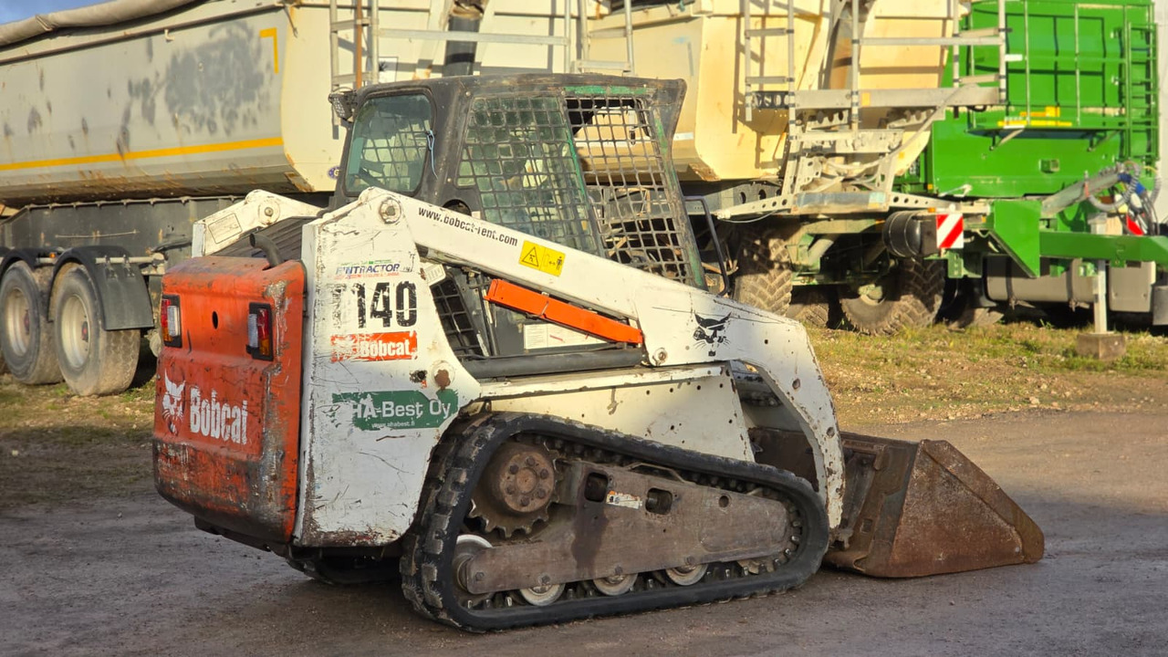 BOBCAT T140 - Kompaktni utovarivač gusjeničar: slika BOBCAT T140 - Kompaktni utovarivač gusjeničar BOBCAT T140 - Kompaktni utovarivač gusjeničar: slika BOBCAT T140 - Kompaktni utovarivač gusjeničar