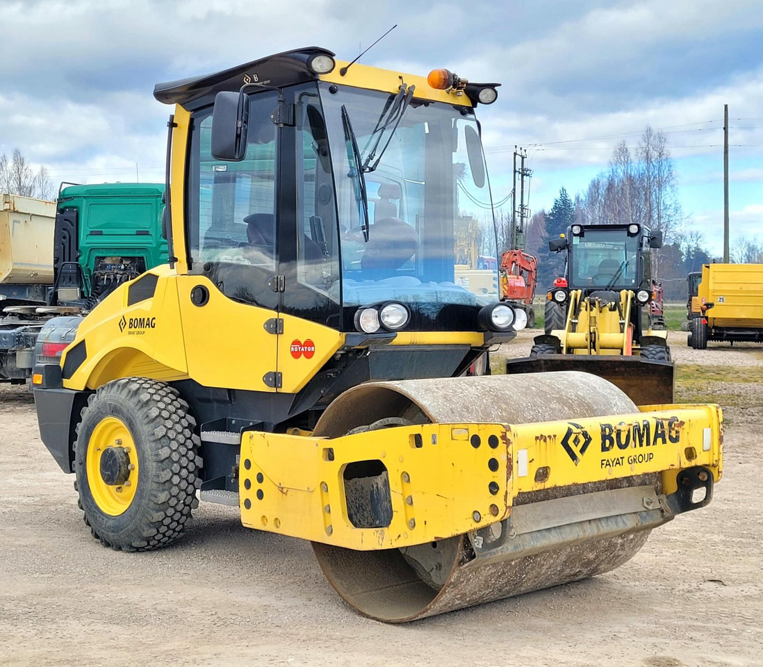 BOMAG BW145D-5 EPA - Valjak: slika BOMAG BW145D-5 EPA - Valjak BOMAG BW145D-5 EPA - Valjak: slika BOMAG BW145D-5 EPA - Valjak