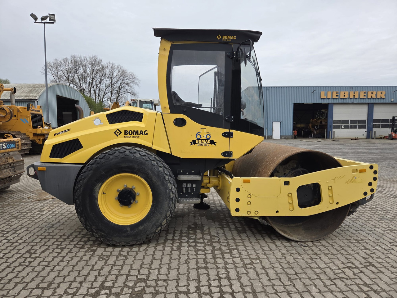 BOMAG BW177D-5 - Kompaktor: slika BOMAG BW177D-5 - Kompaktor BOMAG BW177D-5 - Kompaktor: slika BOMAG BW177D-5 - Kompaktor