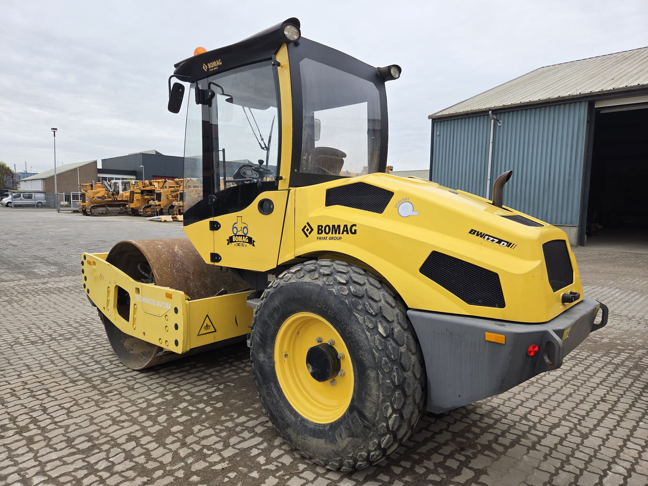 BOMAG BW177D-5 - Kompaktor: slika BOMAG BW177D-5 - Kompaktor BOMAG BW177D-5 - Kompaktor: slika BOMAG BW177D-5 - Kompaktor