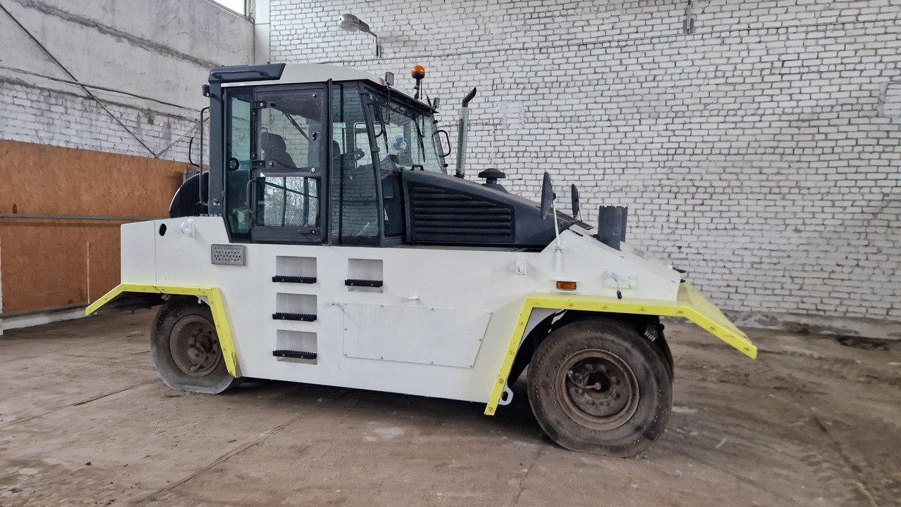 BOMAG BW24 R - Pneumatski valjak: slika BOMAG BW24 R - Pneumatski valjak BOMAG BW24 R - Pneumatski valjak: slika BOMAG BW24 R - Pneumatski valjak