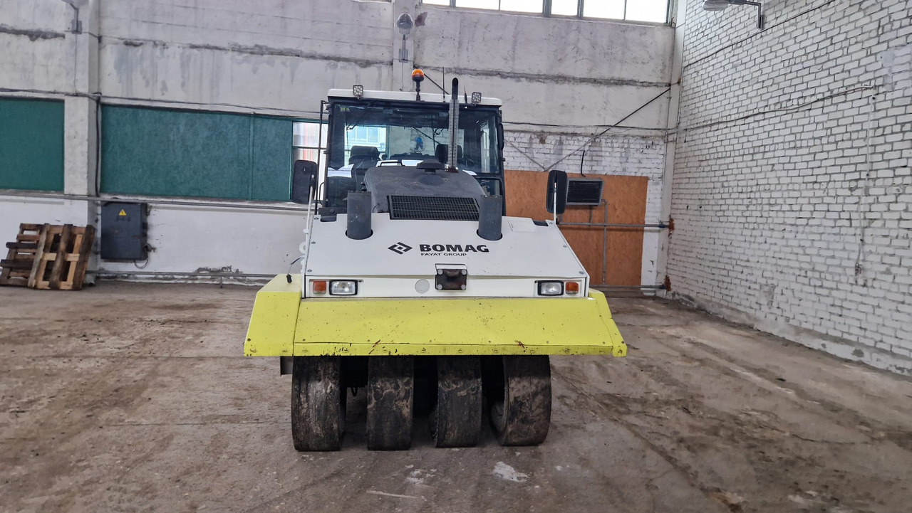 BOMAG BW24 R - Pneumatski valjak: slika BOMAG BW24 R - Pneumatski valjak BOMAG BW24 R - Pneumatski valjak: slika BOMAG BW24 R - Pneumatski valjak