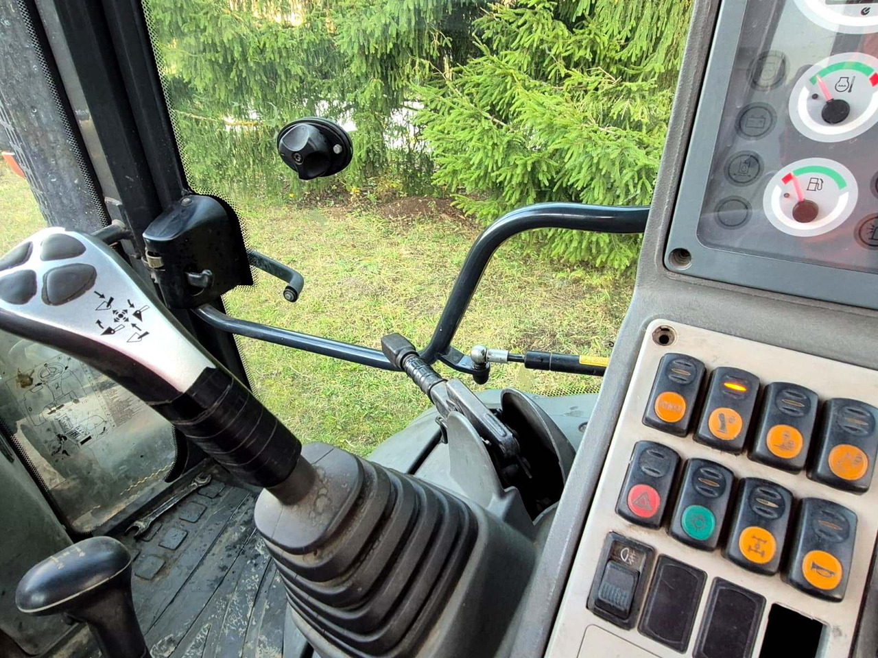 Zakup KOMATSU WB93R-5 KOMATSU WB93R-5: slika Zakup KOMATSU WB93R-5 KOMATSU WB93R-5