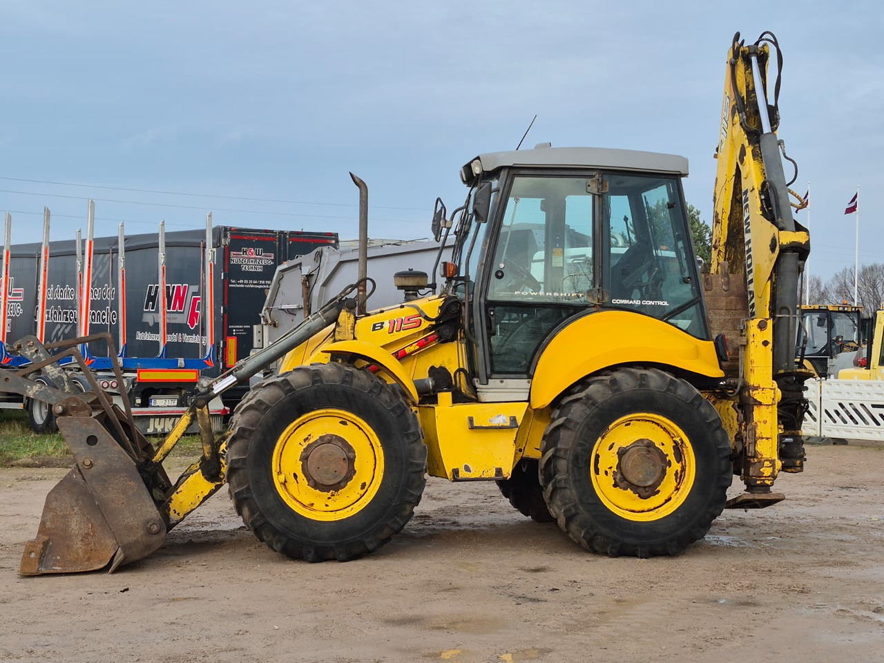 NEW HOLLAND B115 4PS - Rovokopač-utovarivač: slika NEW HOLLAND B115 4PS - Rovokopač-utovarivač NEW HOLLAND B115 4PS - Rovokopač-utovarivač: slika NEW HOLLAND B115 4PS - Rovokopač-utovarivač