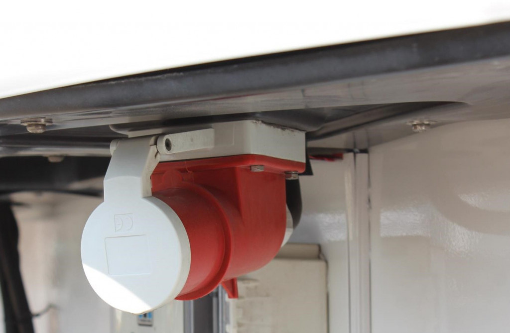 Chereau 3-Achser Kühlanhänger CV 1350 Türen FRC - Prikolica hladnjača: slika Chereau 3-Achser Kühlanhänger CV 1350 Türen FRC - Prikolica hladnjača Chereau 3-Achser Kühlanhänger CV 1350 Türen FRC - Prikolica hladnjača: slika Chereau 3-Achser Kühlanhänger CV 1350 Türen FRC - Prikolica hladnjača