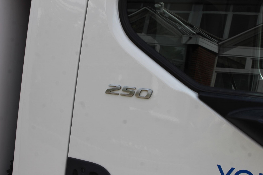 Daf LF 260 E6 Carrier Supra 550 Strom Tür LBW - Kamion hladnjača: slika Daf LF 260 E6 Carrier Supra 550 Strom Tür LBW - Kamion hladnjača Daf LF 260 E6 Carrier Supra 550 Strom Tür LBW - Kamion hladnjača: slika Daf LF 260 E6 Carrier Supra 550 Strom Tür LBW - Kamion hladnjača