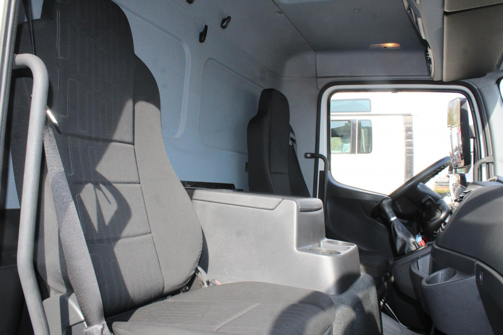 Mercedes-Benz Atego 1221 E6 Koffer Klima LDW Schalter LBW - Kamion: slika Mercedes-Benz Atego 1221 E6 Koffer Klima LDW Schalter LBW - Kamion Mercedes-Benz Atego 1221 E6 Koffer Klima LDW Schalter LBW - Kamion: slika Mercedes-Benz Atego 1221 E6 Koffer Klima LDW Schalter LBW - Kamion