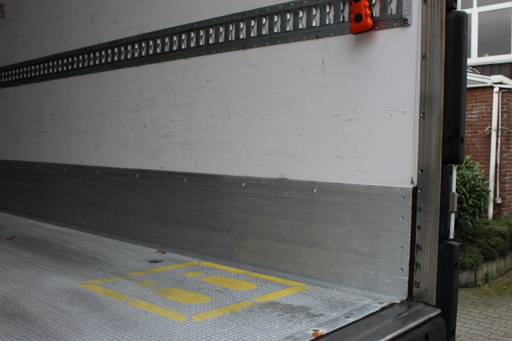 Lamberet TK SLXi Spectrum 2,65h Bi-Multi-Temp. TW LBW - Poluprikolica hladnjača: slika Lamberet TK SLXi Spectrum 2,65h Bi-Multi-Temp. TW LBW - Poluprikolica hladnjača Lamberet TK SLXi Spectrum 2,65h Bi-Multi-Temp. TW LBW - Poluprikolica hladnjača: slika Lamberet TK SLXi Spectrum 2,65h Bi-Multi-Temp. TW LBW - Poluprikolica hladnjača