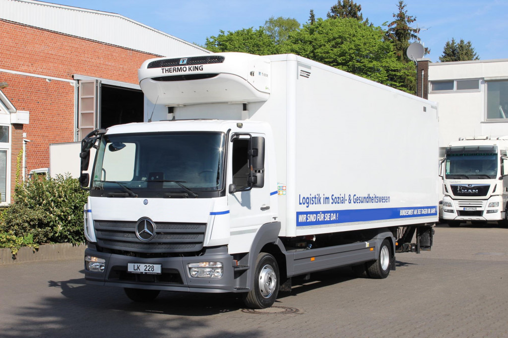 Mercedes-Benz Atego 1221 E6 TK T-800 R Strom Türen+LBW - Kamion hladnjača: slika Mercedes-Benz Atego 1221 E6 TK T-800 R Strom Türen+LBW - Kamion hladnjača Mercedes-Benz Atego 1221 E6 TK T-800 R Strom Türen+LBW - Kamion hladnjača: slika Mercedes-Benz Atego 1221 E6 TK T-800 R Strom Türen+LBW - Kamion hladnjača