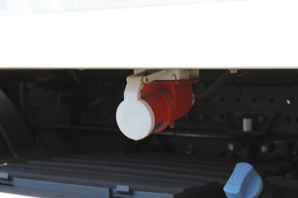 Kamion hladnjača Mercedes-Benz Atego 1221 TK T-800R Tiefkühl Türen+LBW: slika Kamion hladnjača Mercedes-Benz Atego 1221 TK T-800R Tiefkühl Türen+LBW Kamion hladnjača Mercedes-Benz Atego 1221 TK T-800R Tiefkühl Türen+LBW: slika Kamion hladnjača Mercedes-Benz Atego 1221 TK T-800R Tiefkühl Türen+LBW