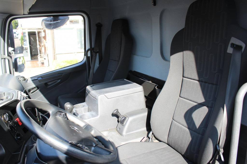 Mercedes-Benz Atego 818 E6 Koffer 6m Klima LDW Schalter LBW - Dostavno vozilo sa zatvorenim sandukom: slika Mercedes-Benz Atego 818 E6 Koffer 6m Klima LDW Schalter LBW - Dostavno vozilo sa zatvorenim sandukom Mercedes-Benz Atego 818 E6 Koffer 6m Klima LDW Schalter LBW - Dostavno vozilo sa zatvorenim sandukom: slika Mercedes-Benz Atego 818 E6 Koffer 6m Klima LDW Schalter LBW - Dostavno vozilo sa zatvorenim sandukom