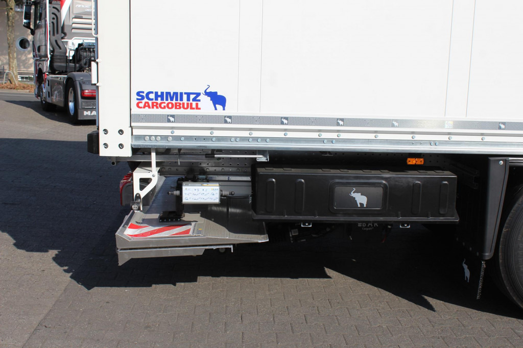 SCHMITZ Koffer 2,7h DS Ladebordwand MIETE - RENT - Poluprikolica sa zatvorenim sandukom: slika SCHMITZ Koffer 2,7h DS Ladebordwand MIETE - RENT - Poluprikolica sa zatvorenim sandukom SCHMITZ Koffer 2,7h DS Ladebordwand MIETE - RENT - Poluprikolica sa zatvorenim sandukom: slika SCHMITZ Koffer 2,7h DS Ladebordwand MIETE - RENT - Poluprikolica sa zatvorenim sandukom