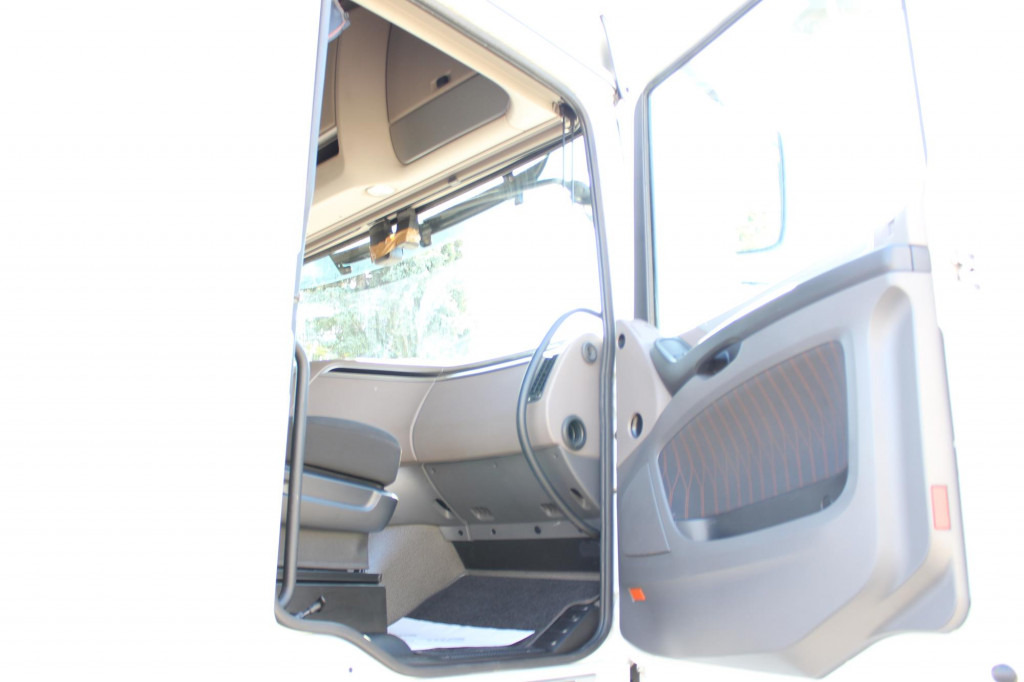 Daf 530 SSC Retarder Kühlbox 2 Tanks Standklima - Tegljač: slika Daf 530 SSC Retarder Kühlbox 2 Tanks Standklima - Tegljač Daf 530 SSC Retarder Kühlbox 2 Tanks Standklima - Tegljač: slika Daf 530 SSC Retarder Kühlbox 2 Tanks Standklima - Tegljač