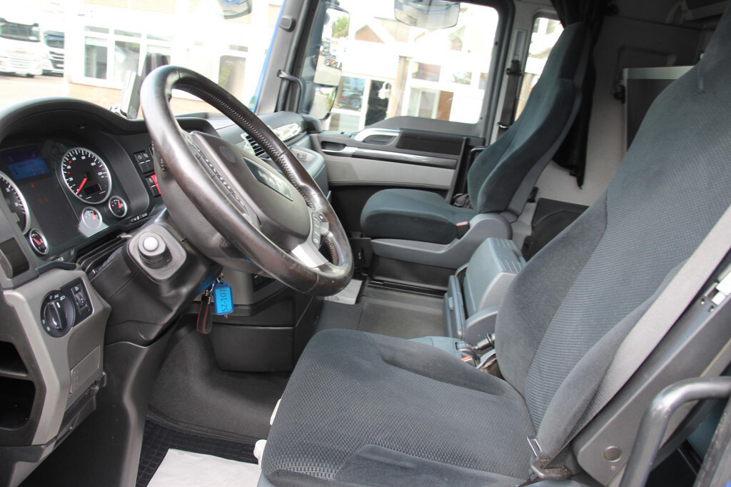 MAN TGX 18.520 E6  XXL   D38   Retarder   2 Tank - Tegljač: slika MAN TGX 18.520 E6  XXL   D38   Retarder   2 Tank - Tegljač MAN TGX 18.520 E6  XXL   D38   Retarder   2 Tank - Tegljač: slika MAN TGX 18.520 E6  XXL   D38   Retarder   2 Tank - Tegljač