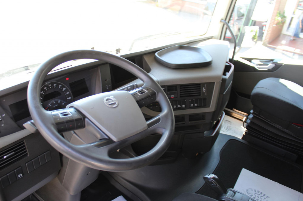 Volvo FH 460 E6 Globetrotter 2 Tanks i-Park Cool - Tegljač: slika Volvo FH 460 E6 Globetrotter 2 Tanks i-Park Cool - Tegljač Volvo FH 460 E6 Globetrotter 2 Tanks i-Park Cool - Tegljač: slika Volvo FH 460 E6 Globetrotter 2 Tanks i-Park Cool - Tegljač